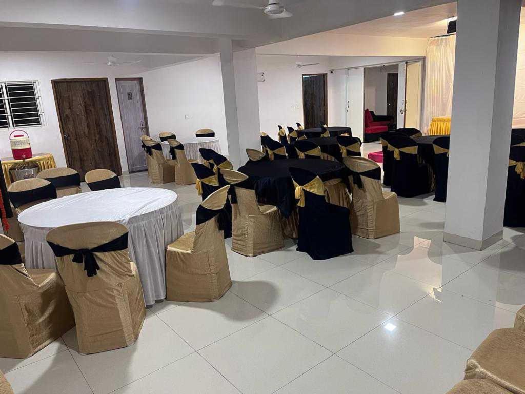 Oyo Hotel Happy Homes Bhopal Exterior foto